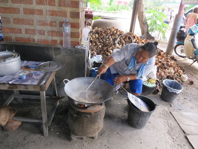 買うものない<br />砂糖とか工芸品とか石鹸が売ってました<br />ここも観光客だらけバスだらけ<br />まぁトイレ休憩兼ねて？