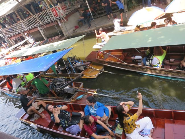 私１人がいきり立ってても、しょうがないので、溜飲を下げる<br />皆、何も言わないの！！タイ人に慣れてるのか？？<br />私は、その後ベルトラ経由で苦情メール送りました！高い金（5000円弱）払って日本語ガイドツアー申し込んだのに、集合場所を伝え忘れるなんて初歩的なミスだろう！！混雑した場所で帰れなくなったら、どうするんだ！！ってね。<br />さっきまでの集合場所もイマイチ違うし！