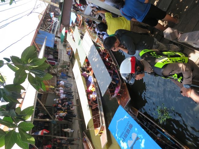 自由行動になったので、今度こそ集合場所聞いて、別れました。<br />ツーリストポリスもいました！<br />それだけ混んでるからスリもいるんでしょうね。そういう注意もガイドから、なかったけど。