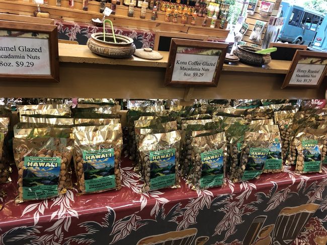 買わないけど、コーヒーとマカデミアナッツ色んな味試食しました。