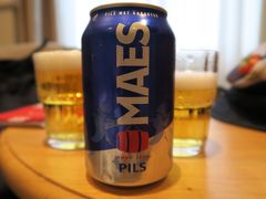 ホテルに戻って休憩
さっき買ったチョコをつまみに、ハイネケングループのマースピルス
日本のビールとの違いはあまりない