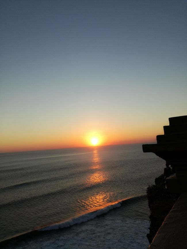 ウルワツ寺院からの夕日は格別ですね。