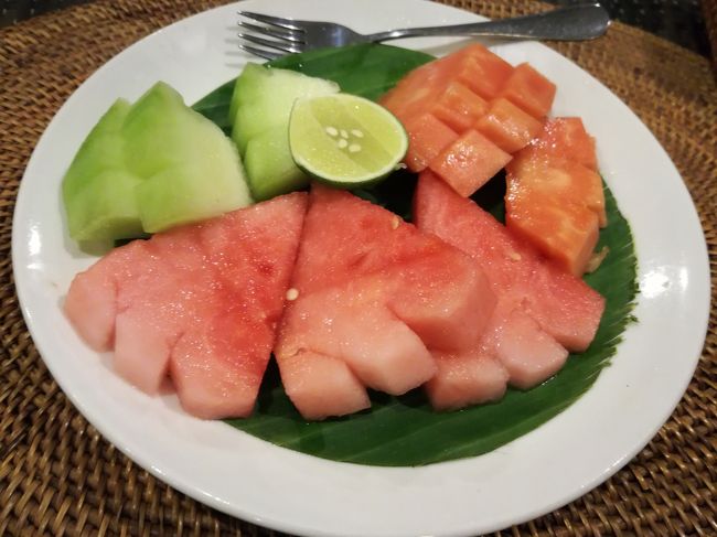 私はフルーツ。とにかく水分補給とアッサリした喉に優しいものが食べたくて。。<br /><br />帰国後、その日のうちに病院にかかりましたが、扁桃炎でした。。。