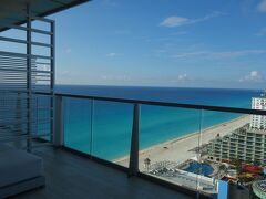 カンクン到着！
まずは今回宿泊する「Secrets The Vine Cancun」をご紹介。
到着後、お部屋をPreferred Clubとなるものにアップグレードすると色んな特典を使えて快適ということがわかり早速変更。おかげでアーリーチェックインもできました。