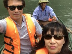 ２時間半ほどで世界複合遺産に認定されたチャンアンに到着し、自然保護区を流れる川を小舟で下りました。