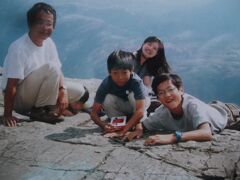 プレーケストレン
真ん中が命知らずの次男、後ろの美しい女性は妻ではありません(笑)