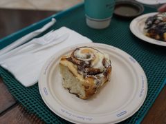 マイクロネシアモールのシナボンでコーヒータイム。

マイクロネシアモールのROSSの方がGPOより空いててレジはそこまで並びませんでした。
でもやっぱり広いし、商品は多いので（GPOの方が密集して更に多いけど）疲れます。

甘いものとコーヒーで休憩取らないと、ハードなグアムになっちゃいます。