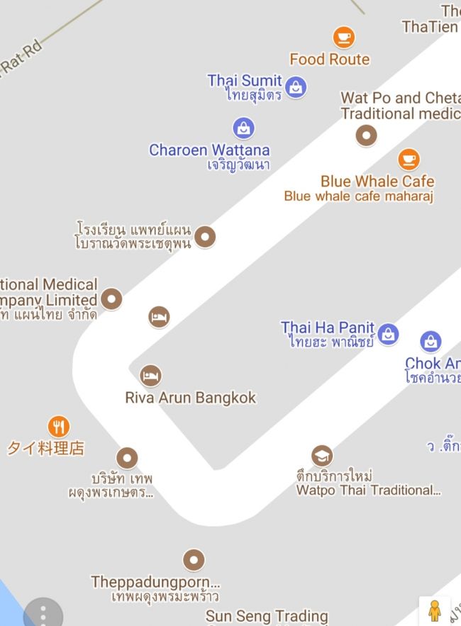 特にホテルの並びには、青いドリンクで注目されている「ブルーホエールカフェ」があります。