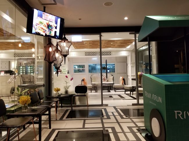 入口前ですが、とてもスタイリッシュな感じです。