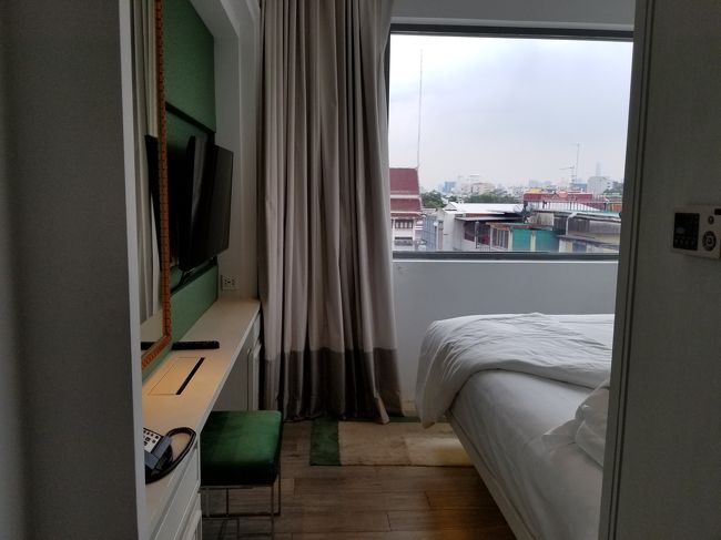 廊下からベッドルームを見たところ。