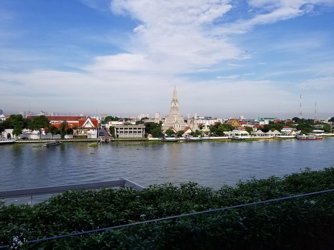 ワットアルンが見える所で朝食なんて、凄い贅沢。