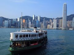ホテルから少々歩いた港からフェリーで香港島にわたります。
せっかくだからすべての交通機関を試してやろう、というところですが、フェリーは風情はありますが、やはり港が限られるので不便です。