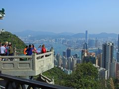 ヒルサイドトップへつきました。展望台に上がると、目の前に香港島と九龍の絶景が広がります。