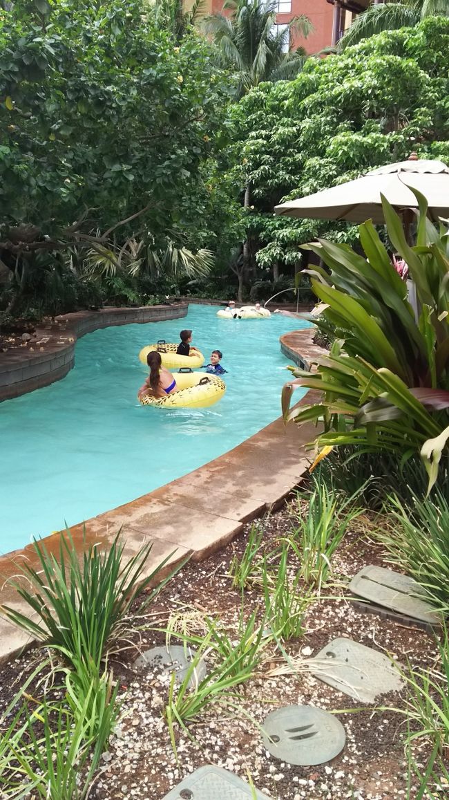 ゆったりのんびり楽しめる流れるプール<br />それに2種類のスライダーがあります<br />チョー楽しかったです