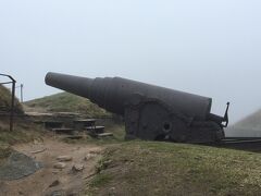 海の砲口を向けている大砲。