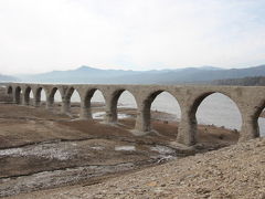 今回の旅行のハイライトである、タウシュベツ川橋梁に到着です。