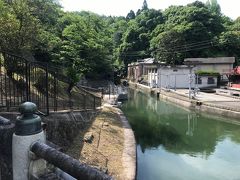 少し進むと疎水の橋を渡ります

インクラインから上がって来てもここに合流します

もうすでに暑くなって来たので、ここで一枚脱ぎました