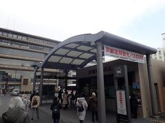 京都駅烏丸口にある京都定期観光バスのりば。京阪バスの運行です。