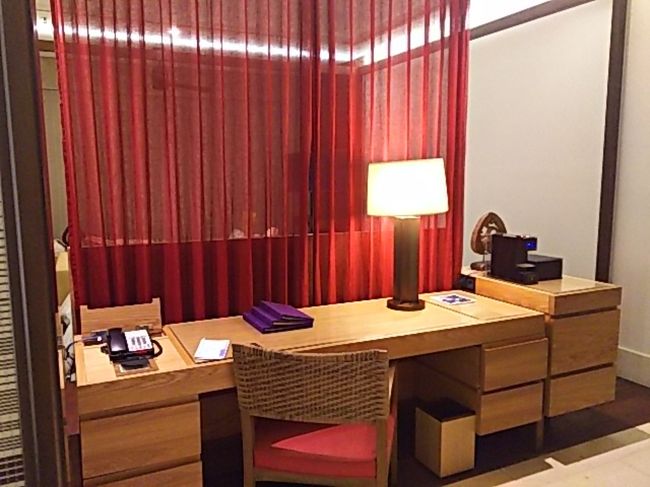 1度も使わなかったビジネスデスク。