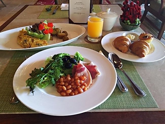 オムレツをオーダーしていただきます。<br />クロワッサンがチョコレート入りだったのが失敗( ･᷄д･᷅ ）<br />間違えちゃったよ、書いといてね。