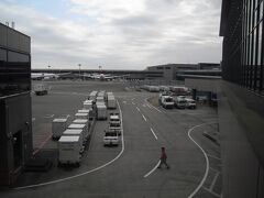 3月26日（土）～3月31日（木）に年度末の休暇がとれたので，タイのプーケットへ行ってきました。

3月25日（金）は，仕事を終えた後，前泊のためにホテル日航成田へ宿泊しました。駐車場が利用できて，シャトルバスの本数が多いのでいつも利用しています。