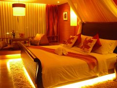 21時ごろのプーケット国際空港に到着しました。現地の旅行会社に送迎を頼んでおきました。

この日は，パトンビーチにあるダイヤモンドクリフリゾート＆スパに宿泊しました。ホテルには22時ごろに到着しました。