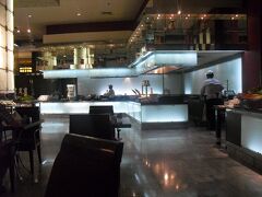 3月30日は，アナンタラを9時に出発し，プーケット国際空港からタイ国際航空を使って，スワンナプーム国際空港へ

プーケット国際空港　10時55分発
スワンナプーム国際空港　12時55分着

ノボテルスワンナプームエアポート　13時30分チェックイン