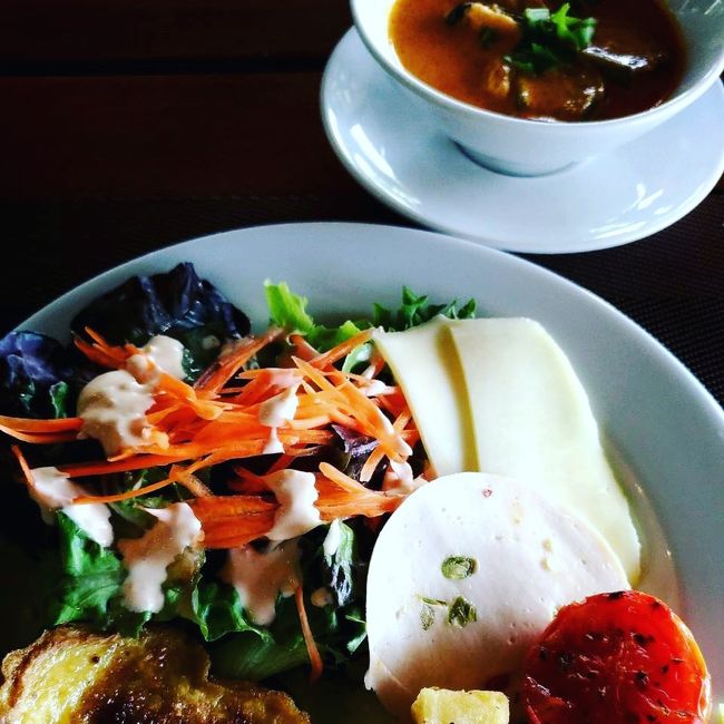 またまた朝食！<br />この日はレッドカレー。美味しかったなぁ。