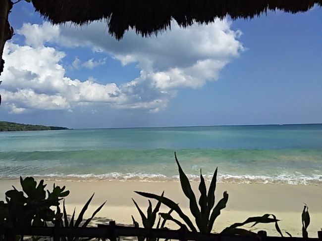 半年ぶりのビーチは、風が吹くと少し寒かったです。<br />午後になり、ネイルを予約していたのでサロンに行きました。<br />今でもぴかぴかなペディキュアを見るとバリを思い出します。<br />乾くまで部屋でのんびり過ごし