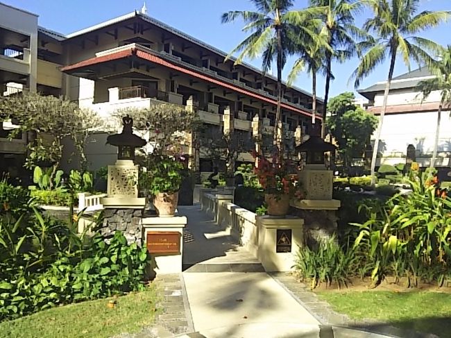 午後になり、アフタヌーンティーをいただきにラウンジへ。