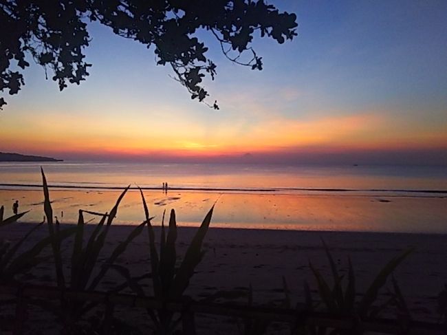 この日も夕日を見に行きましたが、雲が邪魔して瞬間は見れず。<br />でもやっぱりキレイです。<br />帰りたくないな。