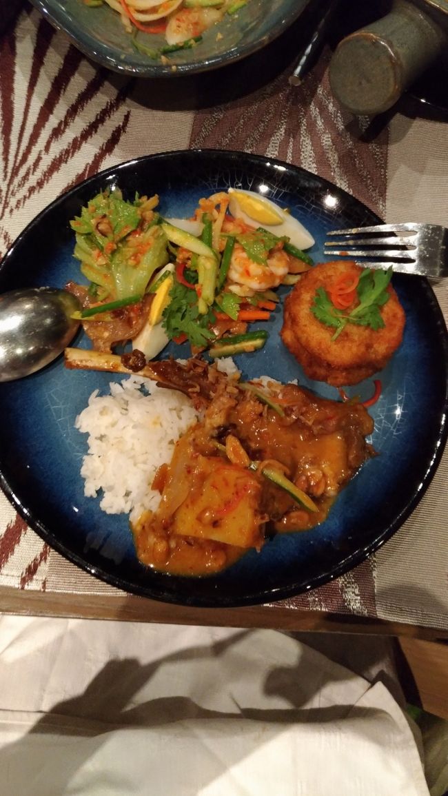 全部を盛り付けて〜！<br />この旅1番のご馳走だったー！<br />ここのレストランお薦め。<br />お値段もリーズナブル！<br /><br />とゆーことで、ほぼ、ご飯とプールしか載せてない旅行記終わります。<br /><br />次は秋に台湾〜！