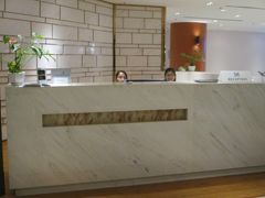 次の日の早朝、バガンに行くために空港にやってきた。日曜日の早朝なので渋滞が全くなく市内のホテルから空港まではタクシーで20分もかからなかった。

早朝なので朝食をとる時間がなかったがリニュアルされた国内線施設のラウンジで朝食をとることができた。これはお勧め。
