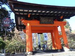 塩山駅から自転車で25分強くらいで到着しました、武田信玄の菩提寺恵林寺です。けっこう飛ばしてきたのではぁはぁしています（笑）




