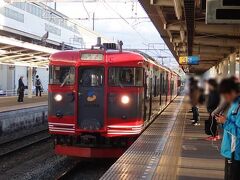 懐かしい１１５系電車。旧国鉄時代に作られてJR東日本～しなの鉄道へと受け継がれて大事に使用されています。