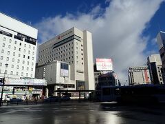 ここから道路をはさんですぐの所にあるのがお泊りする長野東急ＲＥＩホテル
（写真は翌日撮影）
