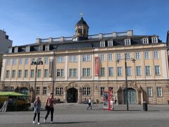 Stadtschloss（市宮殿）

ツーリスト・インフォメーションはこの建物にあります。テューリンゲン博物館も入ってます。