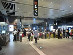 高鐵桃園駅から高鐵台中駅は約40分ほどで到着。
でもこれで到着ではありません。