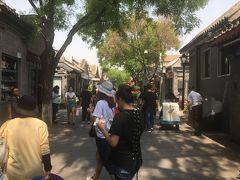 昼、北京市内に帰ってきて最近の人気スポット「南羅鼓巷」へ。
地下鉄「南羅鼓巷駅」から徒歩０分。非常にアクセスがいいです。