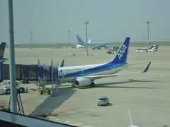 4月30日　セントレア空港　　香港まで搭乗するANA機です。

