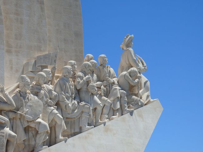 誰が誰だったか忘れましたｗ<br />ガイドブックに載ってたんですが、図書館で借りたので手元にないｗｗ<br />エンリケ航海王子が前にいたような気がします、が、こちら側ではなく、反対側やった気もします