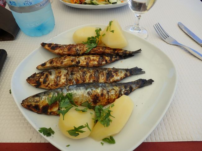 昼ごはんに焼きイワシを食べました<br />美味！ポルトガルはお魚が美味しいです