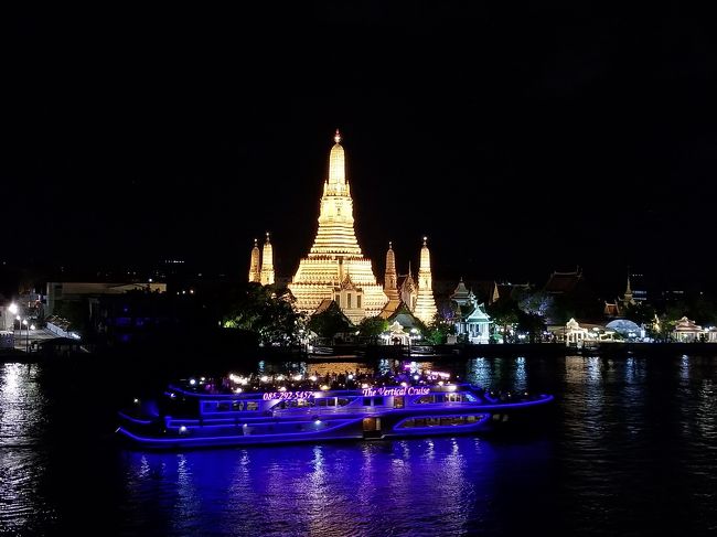 紫色の美しい船。<br /><br />いつまで観ていても飽きません。