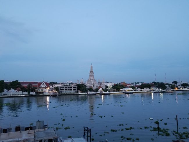 早朝です。<br /><br />ワットアルンは暁の寺として有名ですが、この時期は残念ながら暁の寺らしくないです。
