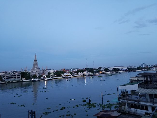 早朝5時。<br /><br />まだ静まり返っています。