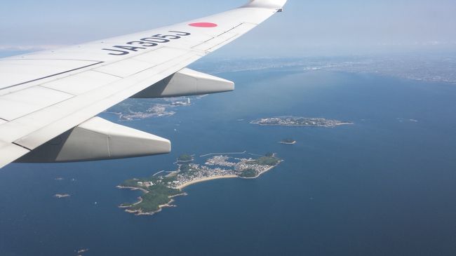 で、wifi もありませんでした。<br />i-pad出して設定しようとしたんだけど、なかなかできなくて。<br />前のポケットにwifiの案内が無いのでやっと理解できました。<br />そもそも、搭乗の際ドアの右上にマークが無い事に気づかないとね。