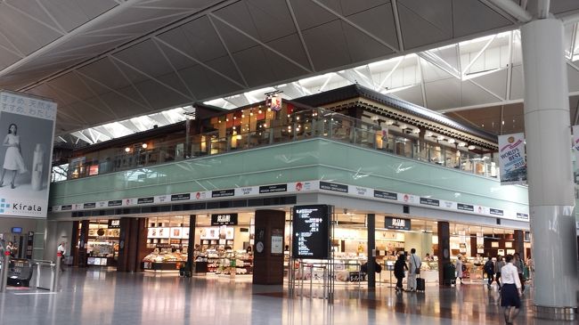 上のレストラン街、羽田に雰囲気が似ていますね。