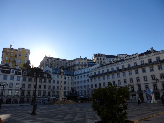 リスボンも帰国前に半日ぐらいでざーっと見て回っただけだったので、入場の列に並んで、修道院やベレンの塔の中に入ったり、市電もいろんな路線に乗ったりしたかったです。アルファアマ地区に行きたかったな～<br /><br />日本人旅行者は1組見つけたぐらいで、全然いませんでした。<br />ポルトガルは最近人気の渡航先とは聞きましたが、やっぱりアジアに比べると、遠いからなかなか行く人いないのかな？<br />アジア人自体が珍しいみたいので、わりとみんな珍しそうに見てきますｗ(特に子供ｗ)<br />一度、「ジャポーネ！？」と聞かれて「イエス」と言ったら「Yeaaaaaaah!!!!ジャッポーネ！！！！」と言って喜んでくれたお兄ちゃんがいて、ちょっと嬉しかったです(笑)<br /><br />ヨーロッパは何か国か行ってますが、個人的には今のところ、ポルトガルがベストです＾＾<br />今度は観光だけでゆっくり来たいと思いますｗ