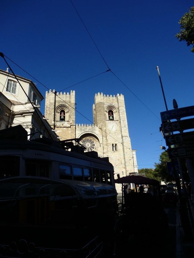 リスボン大聖堂の近くで降りて聖堂を見に行きます