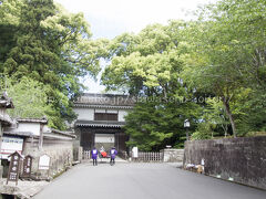 移動して、飫肥城へ。
ガイドさんをお願いしてあったので、案内してもらいます。

無料（ボランティア）の人力車と有料（高い）人力車があるので、
注意してください！と何回も言われました。
